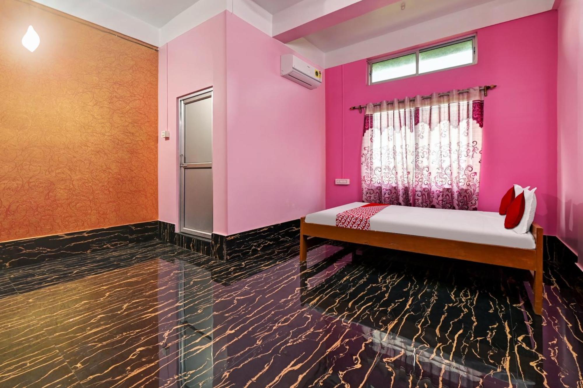 Oyo Flagship The Brahmaputra Homestay 古瓦哈提 外观 照片